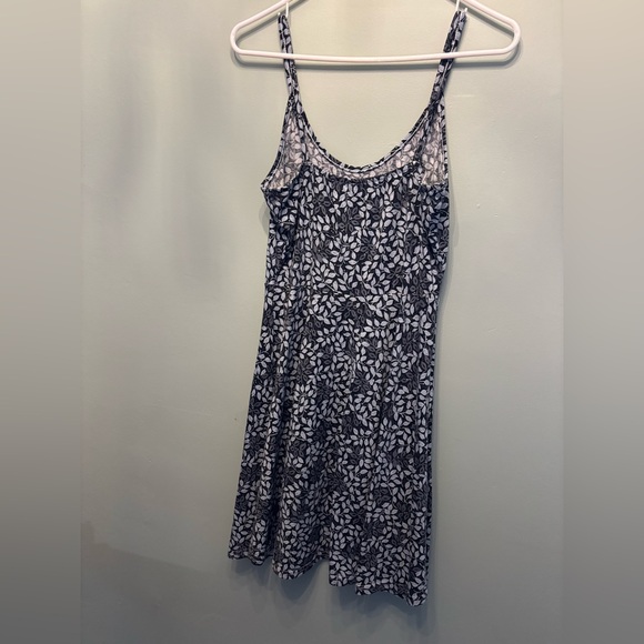 Cute dress! - Picture 1 of 3